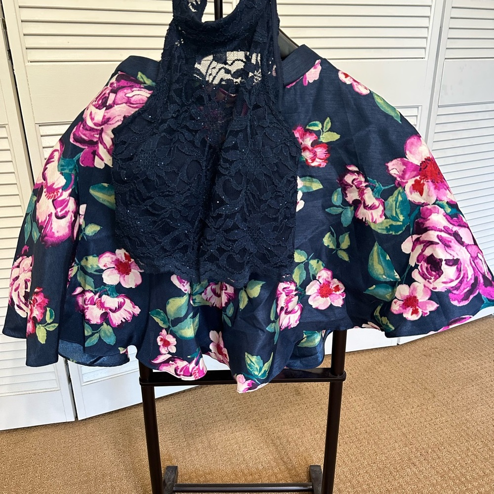 Two piece - Picture 2 of 3